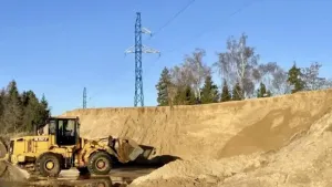 Глава Лобни проверила запасы песка и соли к зиме